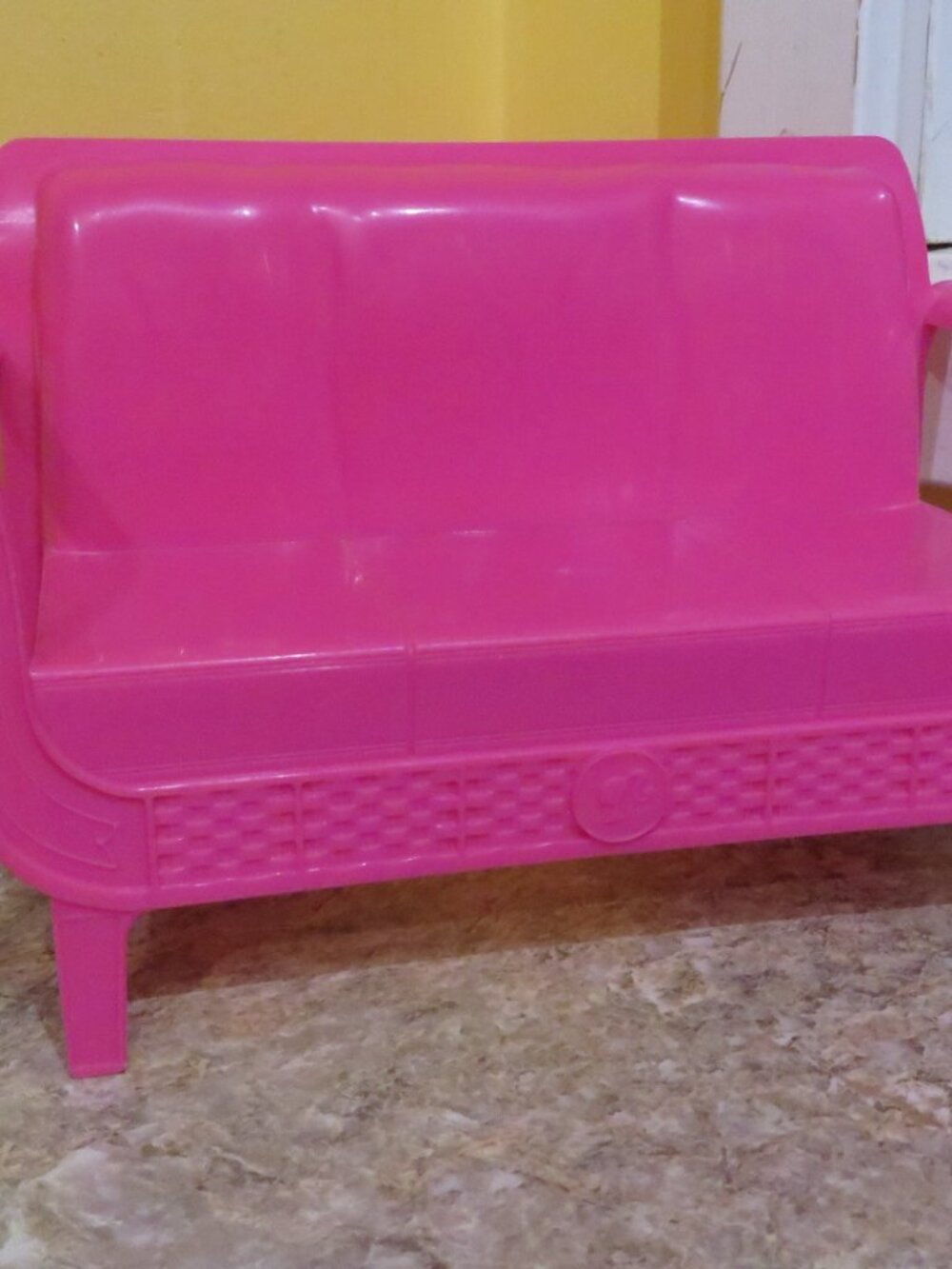 Barbie Malibu Dreamhouse Hot Pink Hard Plastic Couch Sofa (K837)